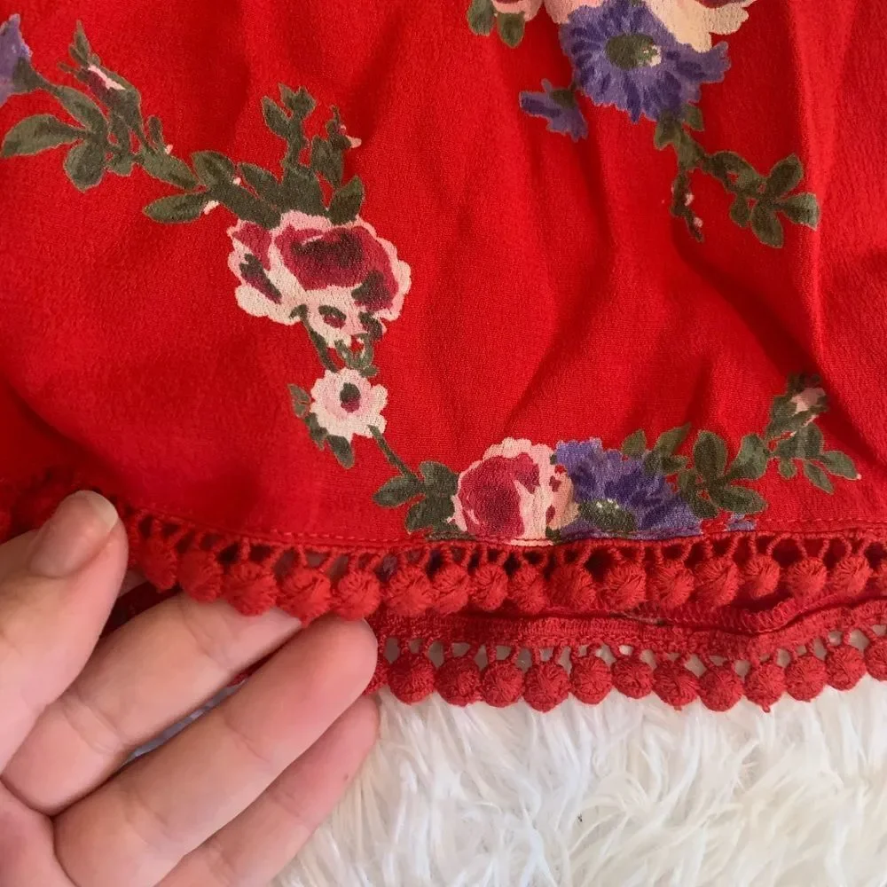 [Miss Selfridge] Red Floral Pattern Shorts - Size 6